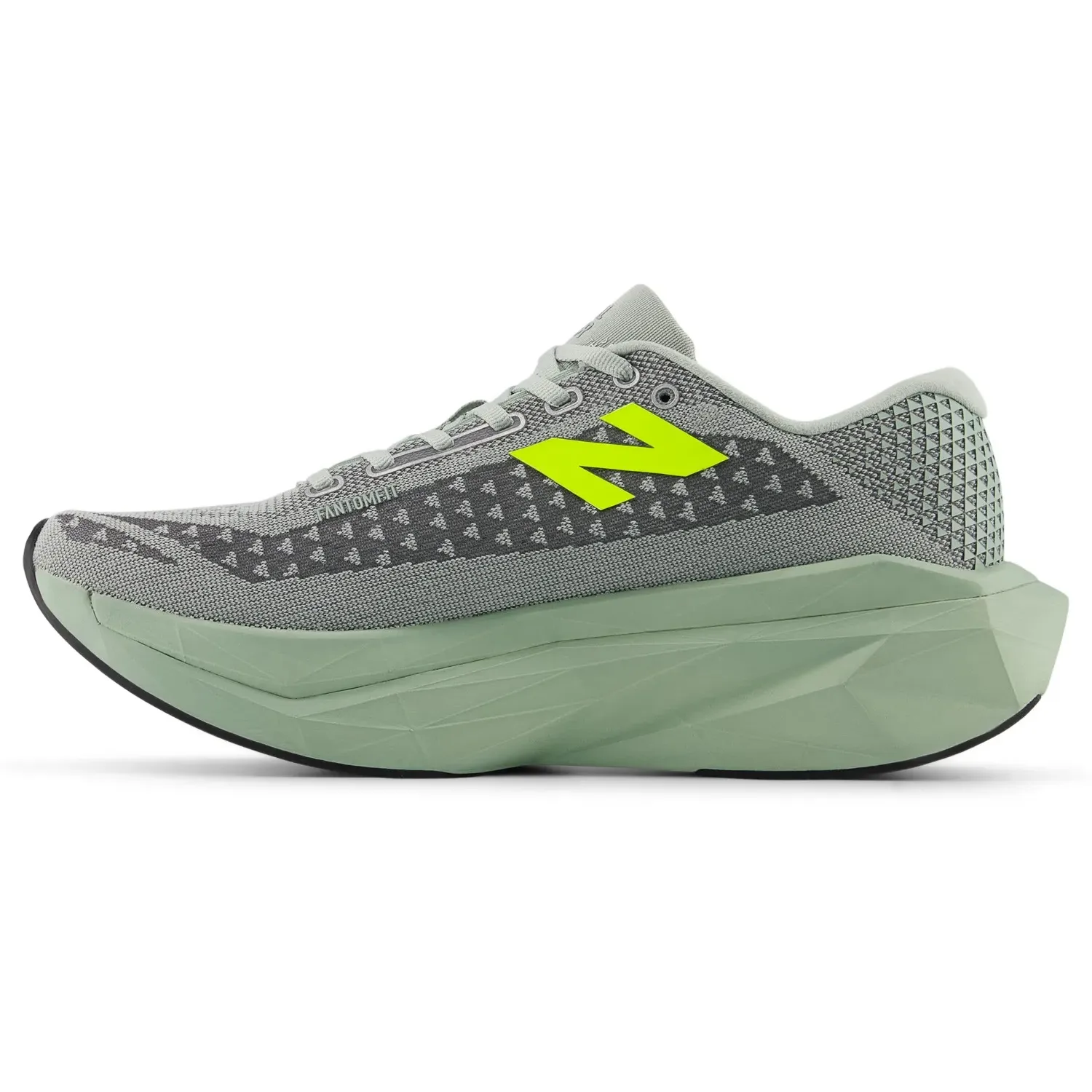 Tênis New Balance Fuelcell Supercomp Trainer V3 Masculino Verde Claro vista lateral em fundo branco